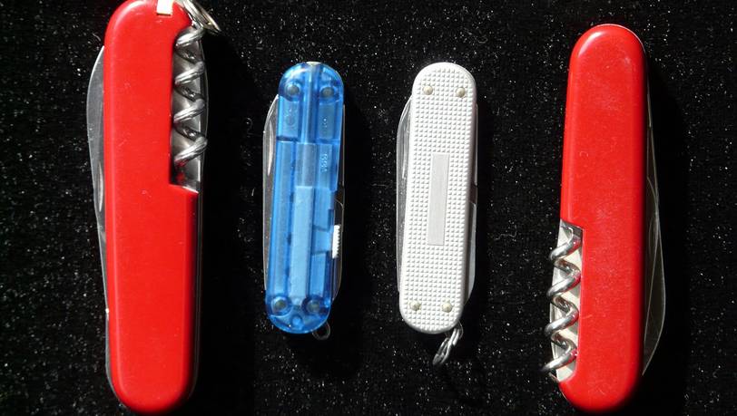 Taschenmesser mit Korkenzieher, Pinzette oder Schere ab 20 Euro 