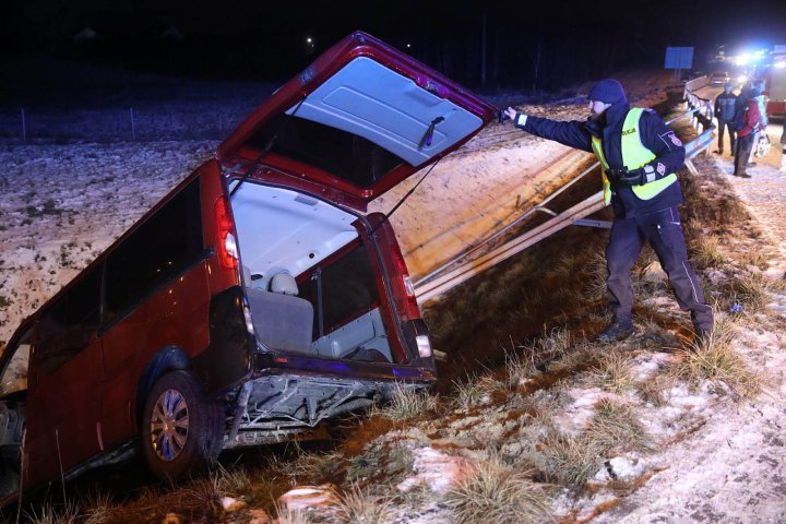 Wypadek pod Olsztynem. W zdarzeniu brały udział m.in. dwa osobowe busy [ZDJĘCIA, WIDEO]