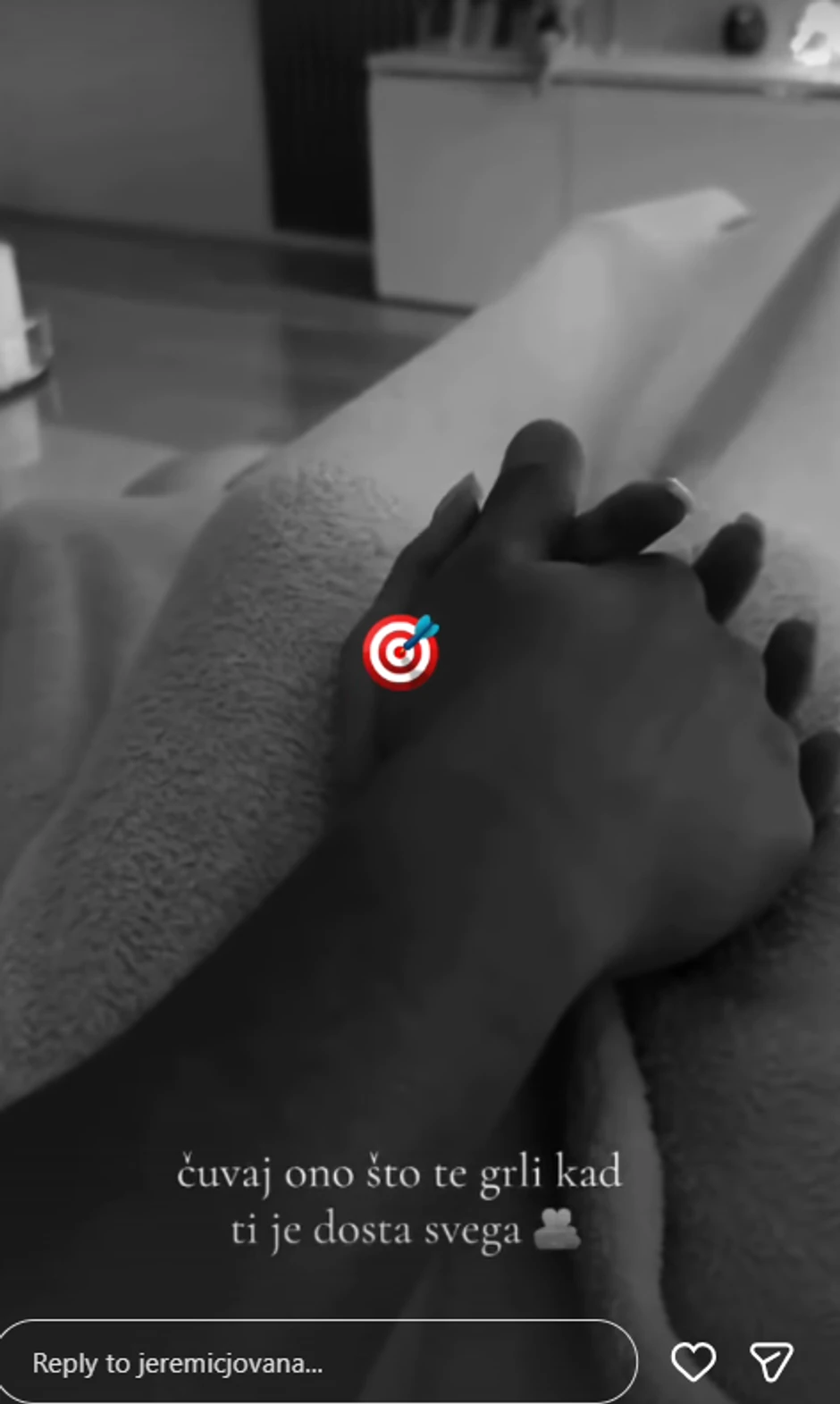 Jovana Jeremić sa novim dečkom u krevetu