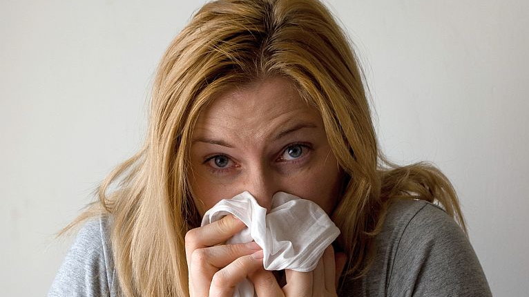 COVID-19 czy grypa — jak je odróżnić?
