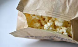 Czy popcorn z mikrofalówki jest zdrowy? Ekspert ostrzega