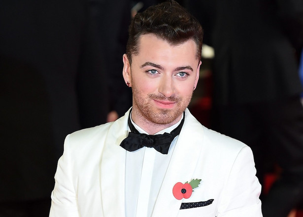 Sam Smith musi ściskać jądra, by śpiewać dla Bonda