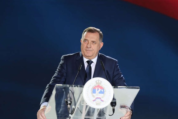 "NAŠA REPUBLIKA SRPSKA NIJE NASTALA IZ GENOCIDA" Dodik o oskrnavljenoj srpskoj trobojci u Istočnom Sarajevu: "Kukavički pokušaj prekrajanja istorije i nasilja nad istinom"
