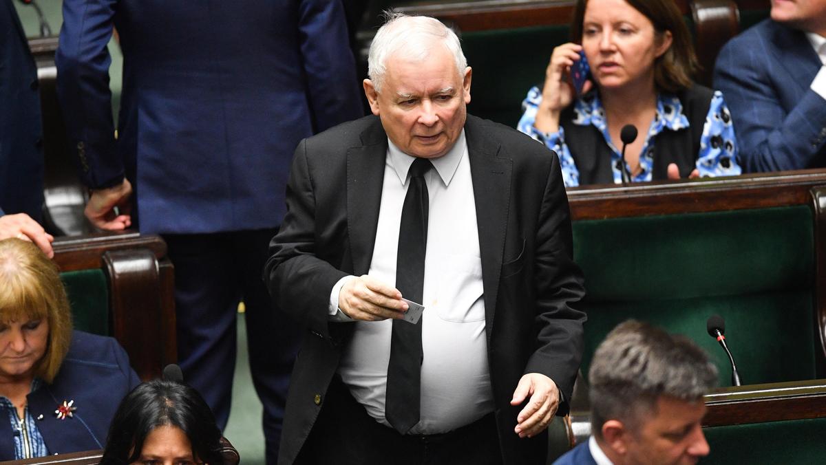 Prezes PiS Jarosław Kaczyński na sali plenarnej podczas posiedzenia Sejmu