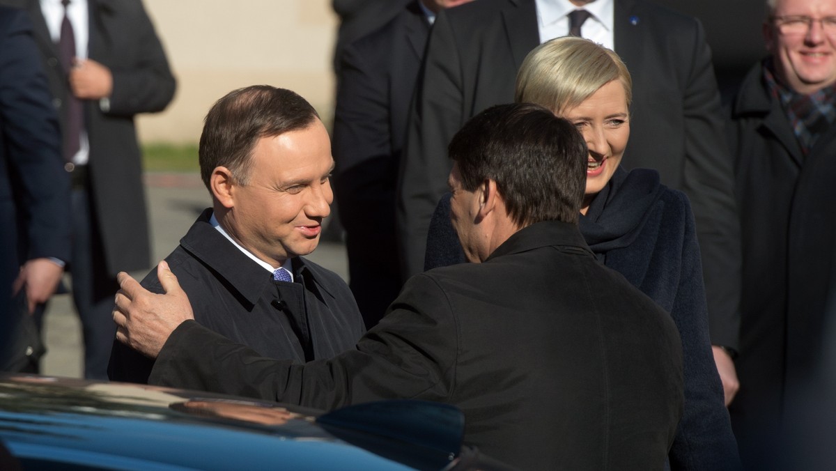 Prezydent Andrzej Duda uroczyście przywitał dziś po południu prezydenta Węgier Janosa Adera na Zamku Królewskim w Piotrkowie Trybunalskim, gdzie rozpoczynają się obchody Dni Przyjaźni Polsko-Węgierskiej, które potrwają do soboty.