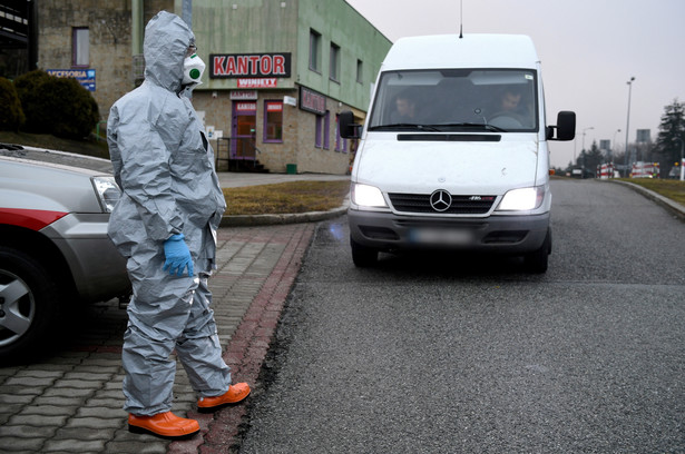 Granicę RP będą mogli przekroczyć także ci cudzoziemcy, którzy "którzy prowadzą środek transportu służący do przewozu towarów" - czyli np. kierowcy ciężarówek.