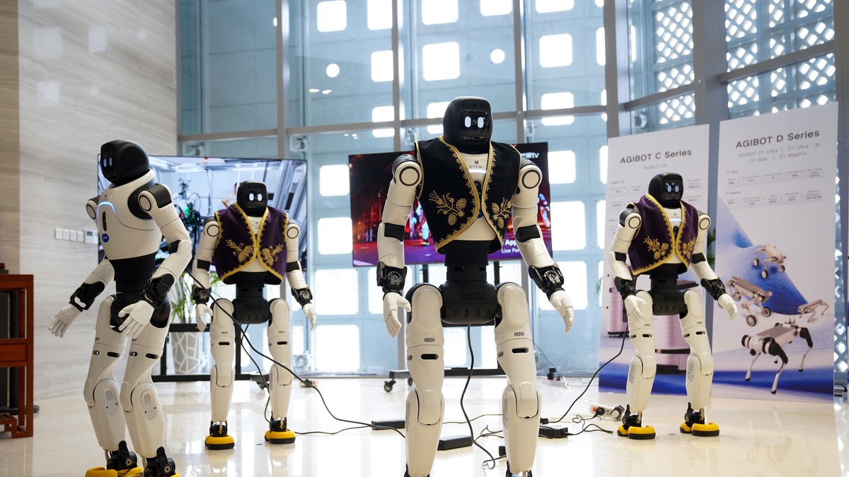 Aleksandar Vučić na prezentaciji robota kompanije AGIBOT