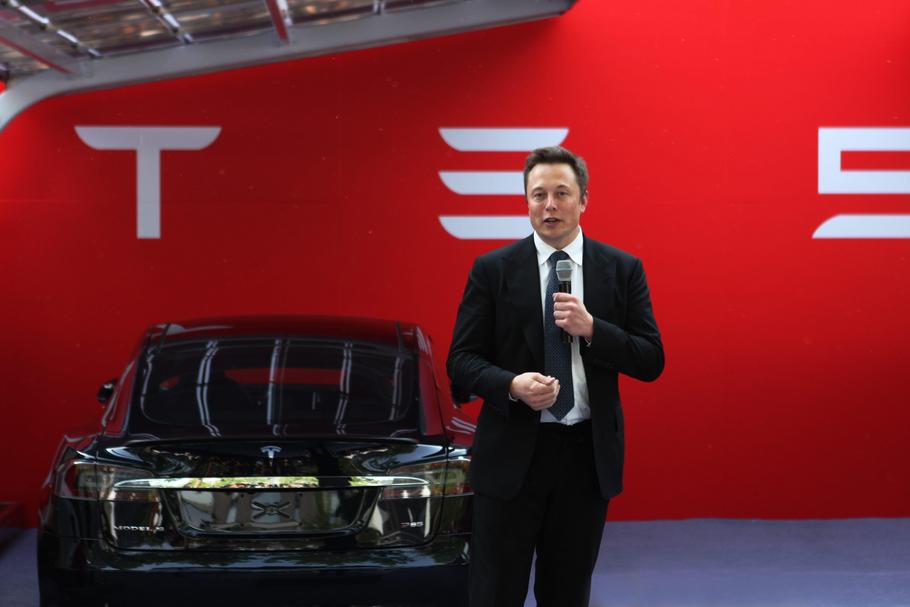 Elon Musk, założyciel Tesli zmaga się dziś na rynku z konkurencją, która bezpośrednio wywodzi się z jego firmy.