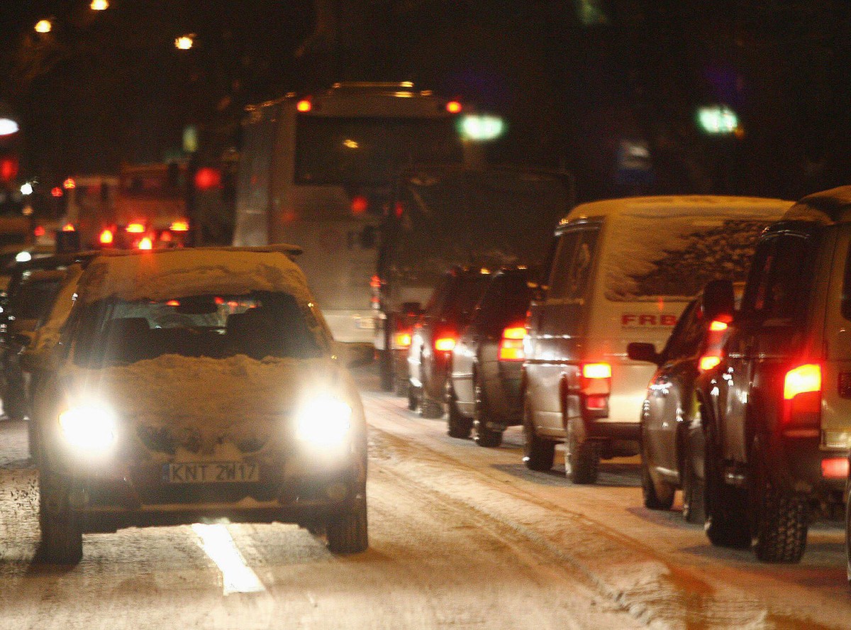 Na drogach jest dziś ślisko i niebezpiecznie