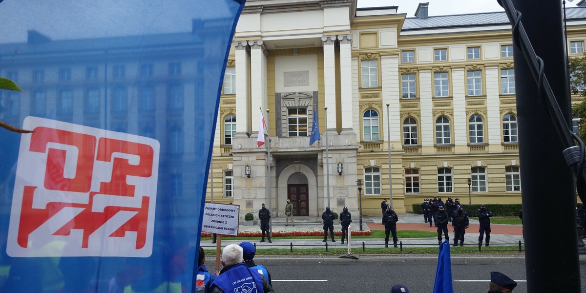 Związkowcy z OPZZ zapowiadają pikiety w Warszawie na najbliższą sobotę.