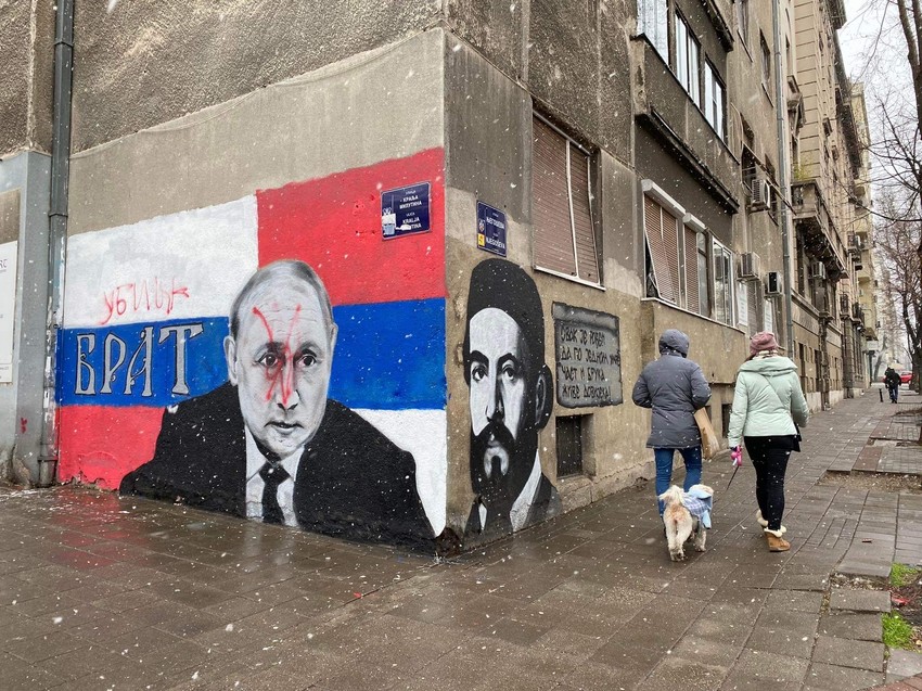 Mural s likom Putina osvanuo na uglu Njegoševe i Ulice kralja Milutina