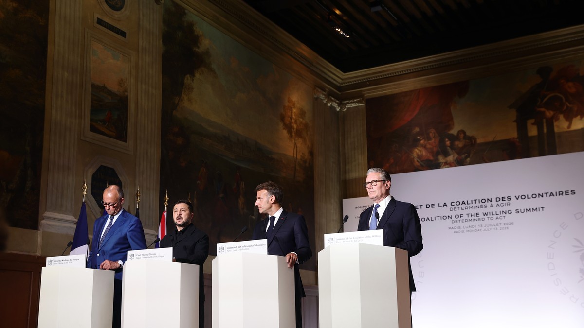 Fridrih Merc, Volodimir Zelenski, Emanuel Makron i Kir Starmer na konferenciji nakon samita Koalicije voljnih u Parizu 13. jula