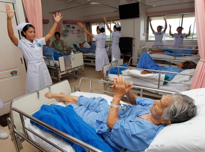 Tańczące pielęgniarki w Tajlandii