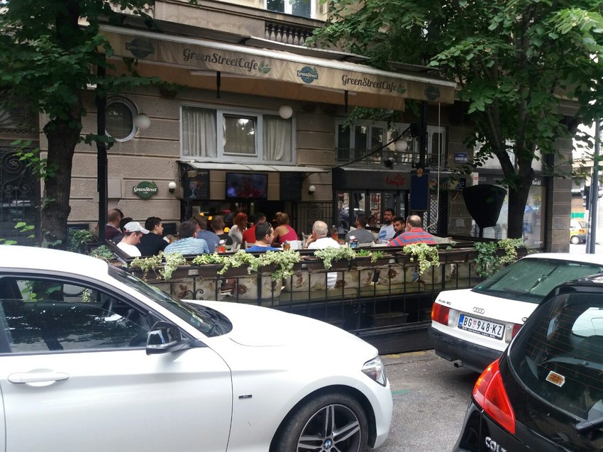 Od 3. do 10 maja otvaranje kafića, ali uz pravljenje distance