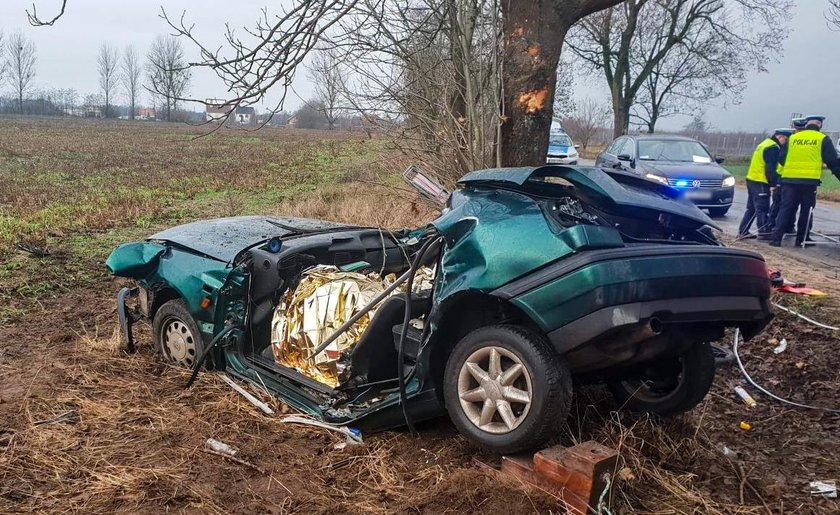 Tragiczny wypadek w Niegosławiu. Dwie osoby nie żyją