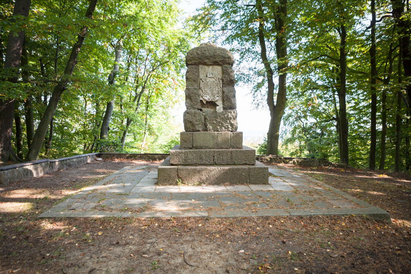 obelisk w Oliwie