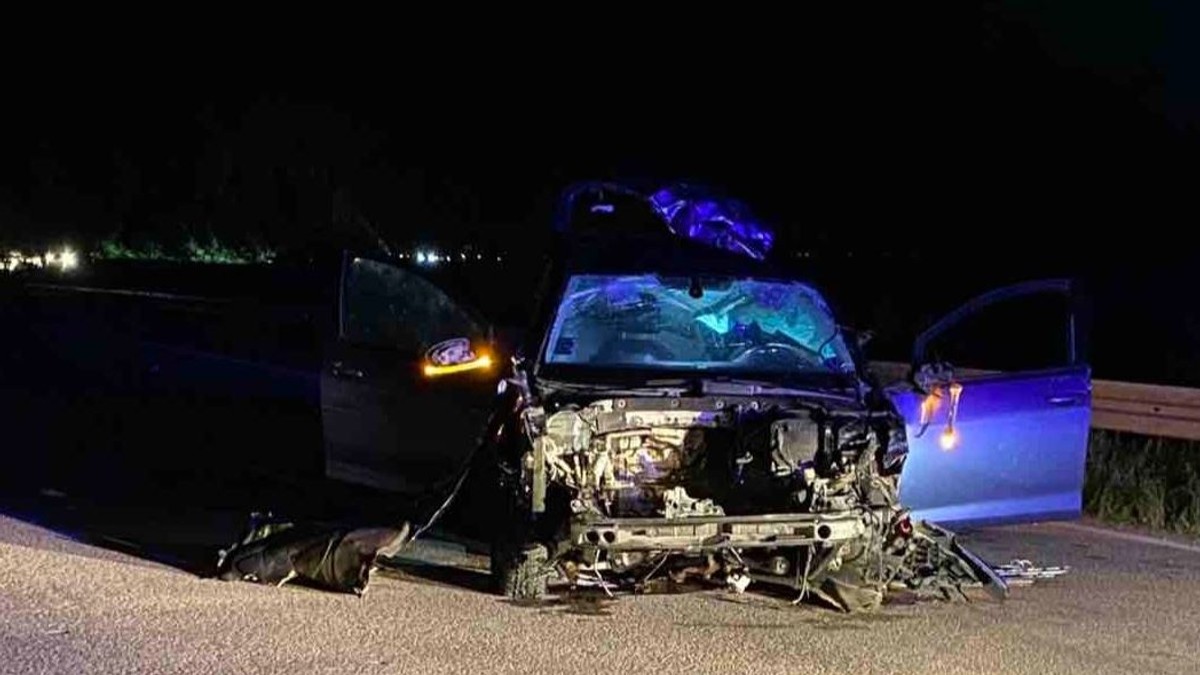 POGINUO MLADIĆ (20) KOD KRALJEVA! Stravična saobraćajna nesreća: Automobil u potpunosti UNIŠTEN, dve osobe povređene (FOTO)