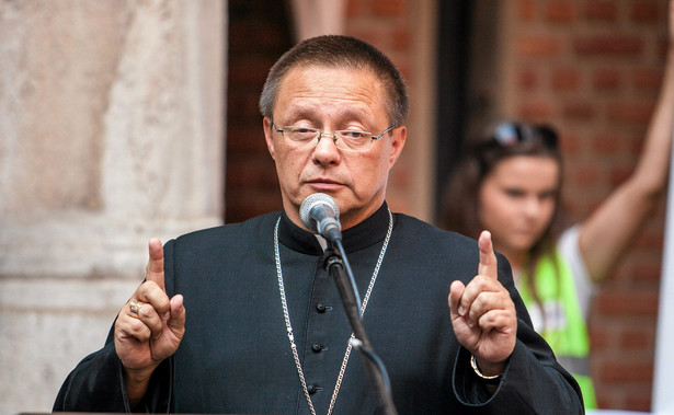 Biskup Ryś gwiazdą internetu. Jego szalony taniec podbija sieć