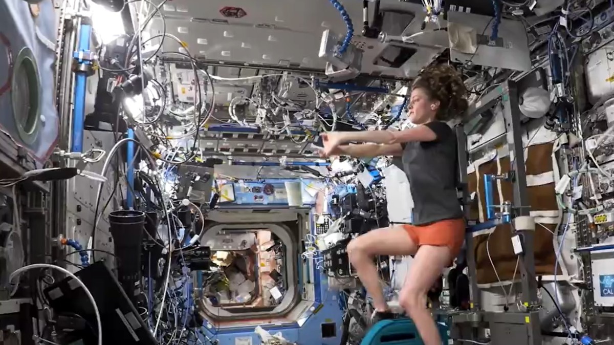 Így néz ki a konditerem az űrben: kőkemény edzéstervük van a NASA űrhajósainak – videó