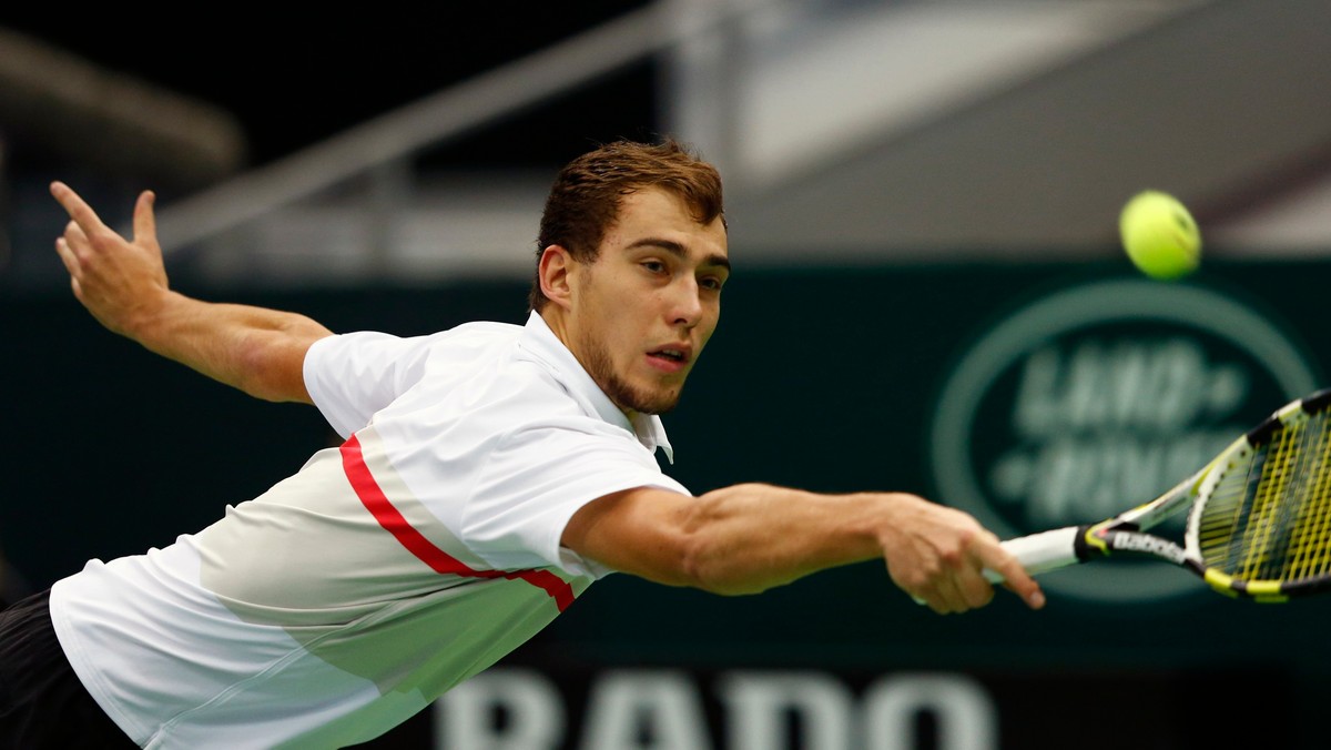 Zapraszamy na relację "gem po gemie" z meczu trzeciej rundy turnieju ATP w Paryżu. Jerzy Janowicz walczy z Andym Murrayem. W pierwszym secie nieznacznie lepszy (7:5) okazał się utytułowany Szkot. W drugim Janowicz wygrał po wspaniałym boju 7:6 (4) i wyrównał stan meczu. W partii trzeciej "Jerzyk" prowadzi 4:1.