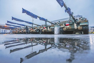 Świat się zbroi. Raport o globalnych budżetach obronnych