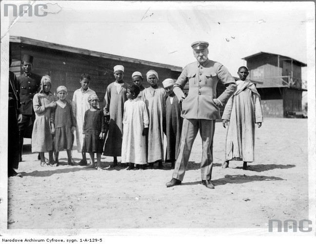 JÓZEF PIŁSUDSKI WYPOCZYWA W EGIPCIE