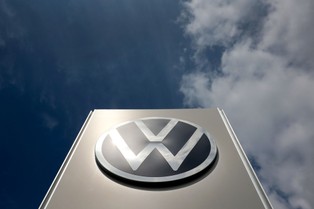 Volkswagen korzysta z kryzysu na rynku. Inwestuje w producenta kluczowego komponentu do baterii EV