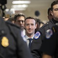 Facebook musi zapłacić 645 tys. dol. za aferę Cambridge Analytica. Zarabia je "w mniej niż 9 minut"
