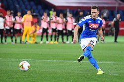 Arkadiusz Milik z zimną krwią wykorzystał "11". Puchar Włoch dla Napoli