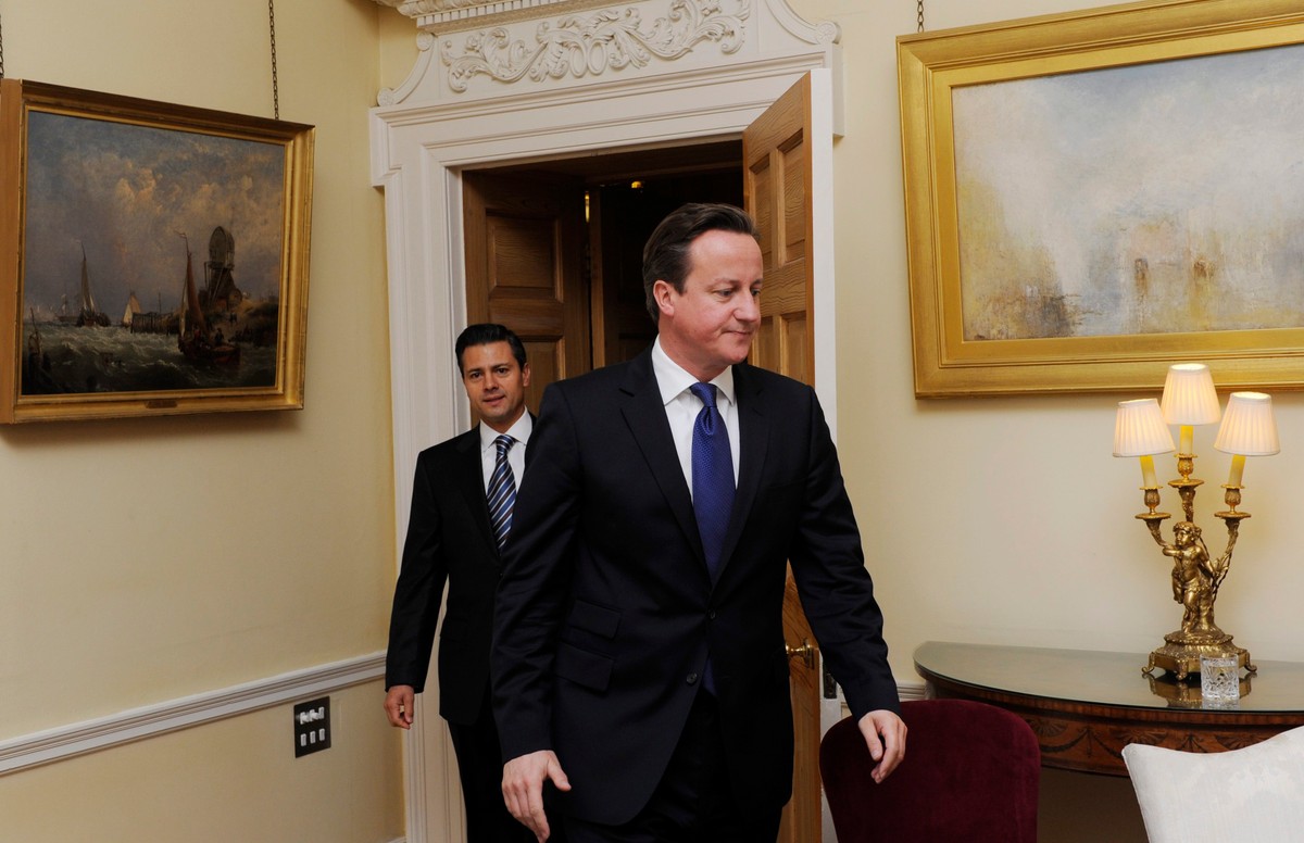 David Cameron chce, by UEFA ukarała Serbów za rasizm