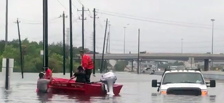 Katastrofalne powodzie w Teksasie. Donald Trump wprowadza stan klęski żywiołowej. ZDJĘCIA z Houston