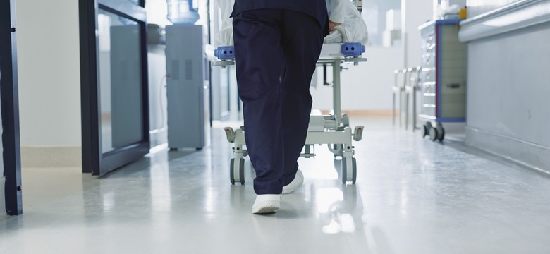 Awaria wodociągu paraliżuje pracę szpitala w Piekarach Śląskich