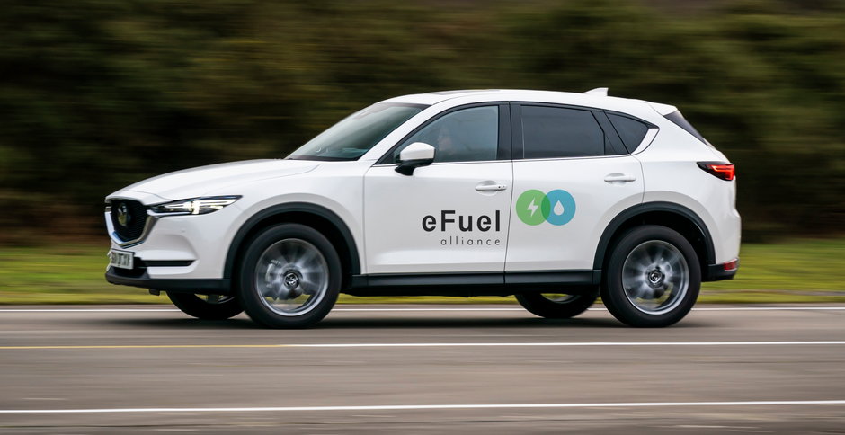 Mazda uczestniczy w programie mającym na celu wprowadzenie e-paliw na rynek.
