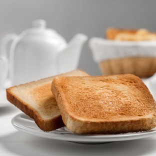 Vaj helyett ezt tegye a pirítósra – finomabb, mint gondolná, és közben a szívét is védi