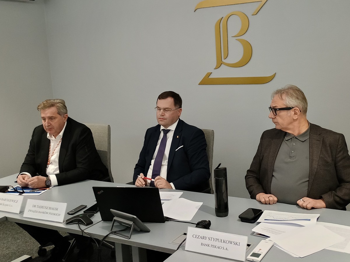 Brunon Bartkiewicz, prezes ING Banku Śląskiego, Tadeusz Białek, szef Związku Banków Polskich i Cezary Stypukowski kierujący Bankiem Pekao przekonywali, że marże w polskich bankach nie są wysokie