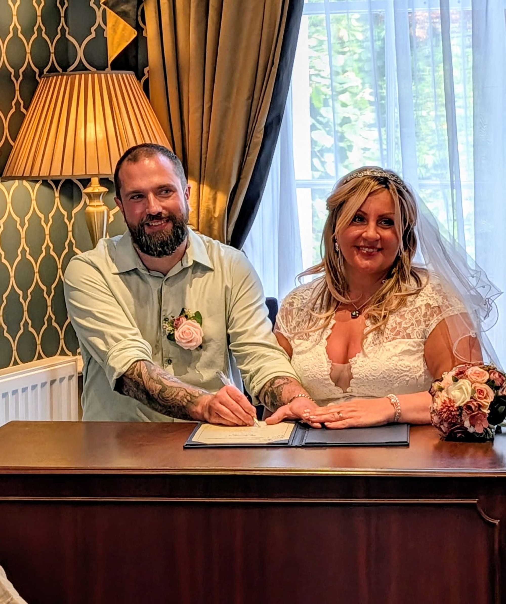 Michelle Russell a jej manžel Brad na svadbe ušetrili. 