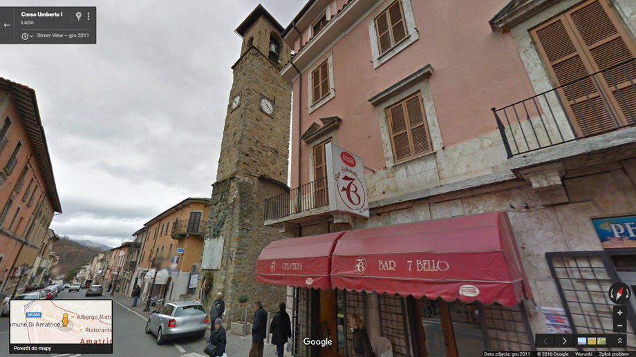 Wieża zegarowa w Amatrice i jej okolice przed trzęsieniem ziemi
