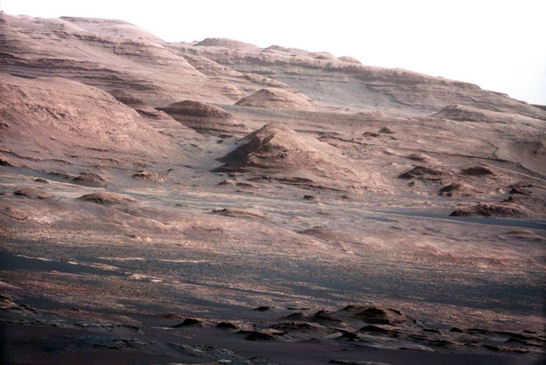 Powierzchnia Marsa. Zdjęcia przesłał łazik Curiosity