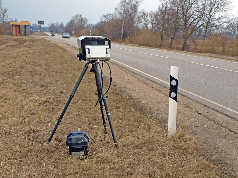 104 tyle stacjonarnych fotoradarów ustawiły samorządy.