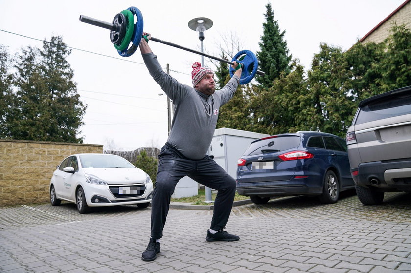  Sportowcy pracują w niecodziennych warunkach. I nie ukrywają, że tęsknią za normalnymi treningami.