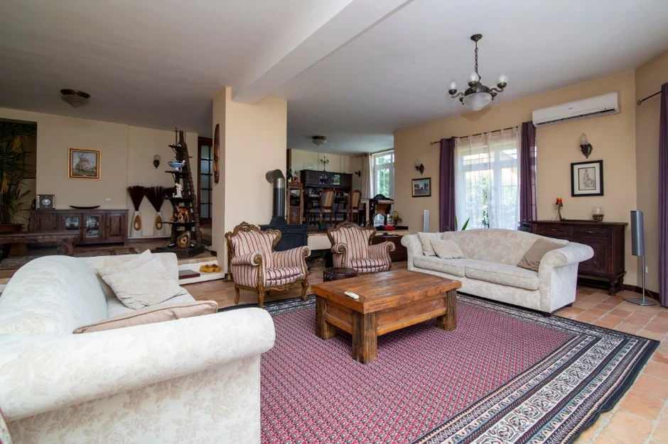 Luksuzna kuća u Surčinu