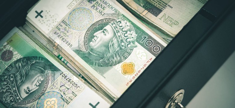 Nawet 74 tys. zł. Szykuje się potężny zastrzyk gotówki dla nauczycieli