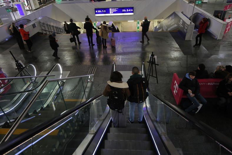 Warszawa, 05.12.2025. Dworzec kolejowy Warszawa Centralna, 5 bm. Trwają obchody 50-lecia istnienia dworca. (sko) PAP/Rafał Guz