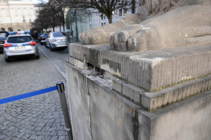 Samochód próbował wjechać do pałacu prezydenckiego