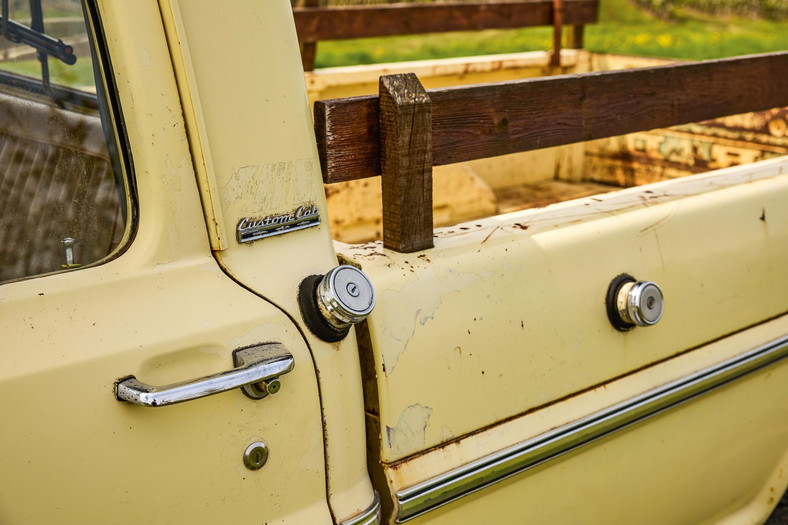 Ford F-250 Camper Special