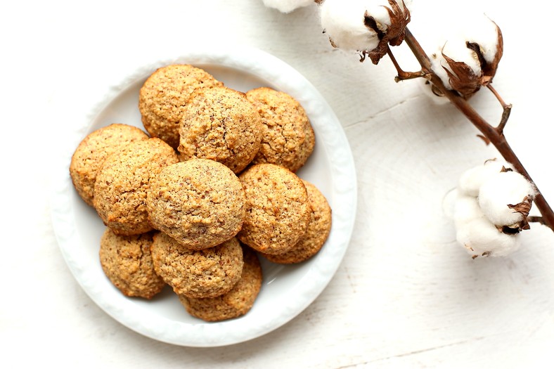 Amaretti – włoskie ciasteczka migdałowe (bez glutenu), fot. Facet i Kuchnia