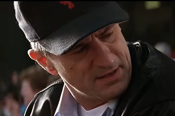 VEROVALI ILI NE Seo u auto da odigra scenu, završio s novčanom kaznom: Robert de Niro nije mogao da ubedi policajca da nije kriv