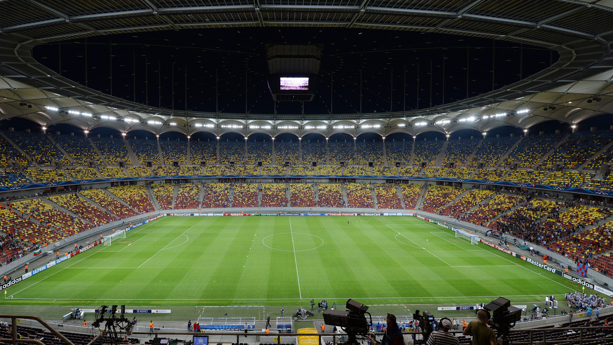 We wtorek w meczu 4. rundy eliminacyjnej Ligi Mistrzów Manchester City pokonał na wyjeździe Steauę Bukareszt 5:0. Przed meczem fani gospodarzy zaprezentowali efektowną oprawę. Nie zdawali sobie tylko sprawy, że kibice Dinama Bukareszt zrobili im niezłego psikusa...