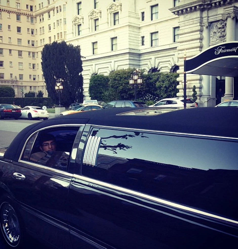 Vozili ga u limuzini