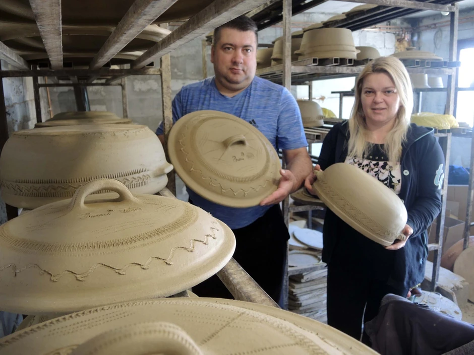 Zemljani lonci, šepre, ćase: Nema grnčarskog proizvoda koji Jelena ne ume da napravi